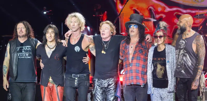 Guns N' Roses İstanbul'da: 13 TIR ve Axl Rose'un Türk Mutfağı Talebi!