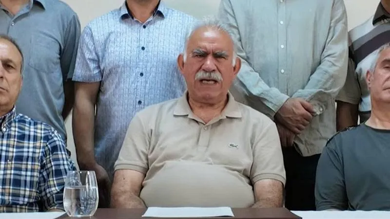Öcalan'dan Şok Çağrı! 26 Yıl Sonra İlk Kez Görüntülendi!