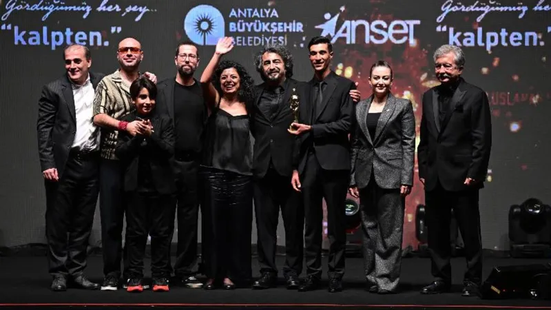 Altın Portakal'da 'Tavşan İmparatorluğu' filmi ödülleri sildi süpürdü