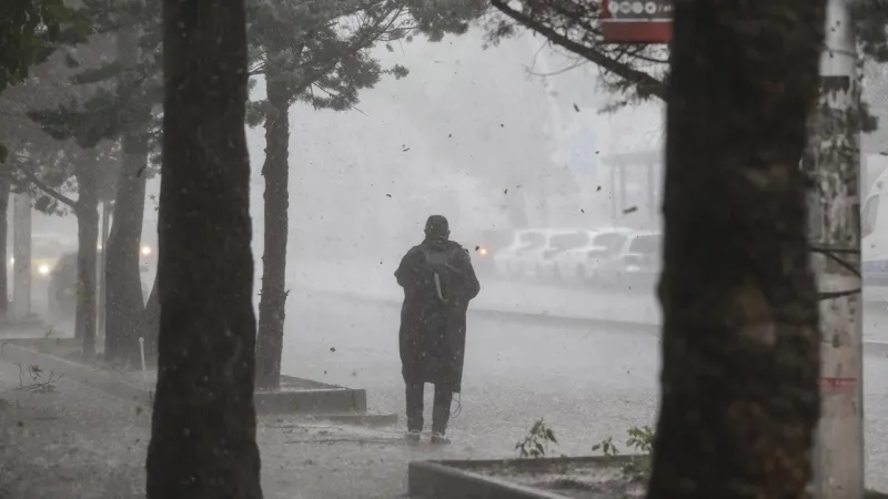 Ankara'da sağanak ve fırtına etkili oldu