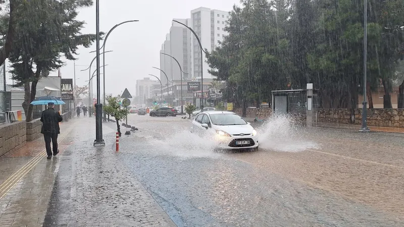 Antalya'da Şiddetli Yağış Alarmı! Akşama Dikkat!