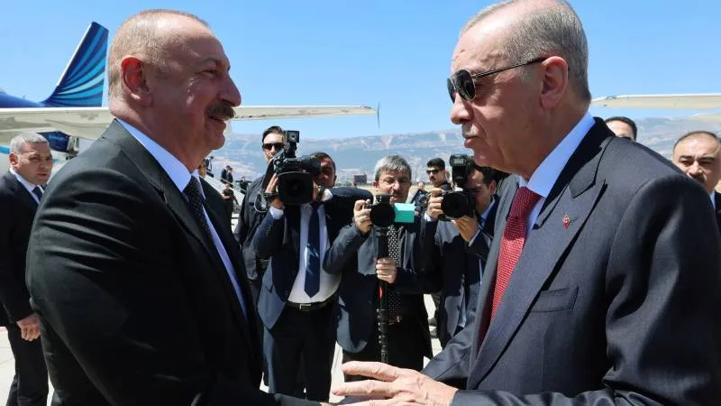 Azerbaycan Cumhurbaşkanı Aliyev, Paşinyan'dan bir gün önce Türkiye'de; Cumhurbaşkanı Erdoğan ile görüştüler