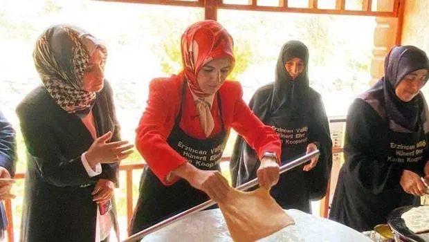 Bakan Göktaş'tan Oklava Şov! Kadın Kooperatifinde Hamur Açtı
