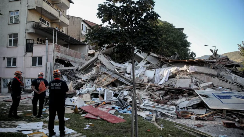 Balıkesir'de 6,1 büyüklüğündeki depremin ardından 1235 artçı sarsıntı oldu