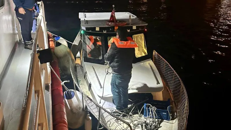 Boğazda arızalanan tekne kurtarıldı