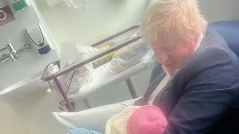 Boris Johnson 60 yaşında 9. kez baba oldu! Erkek bekliyorlardı kız çıktı