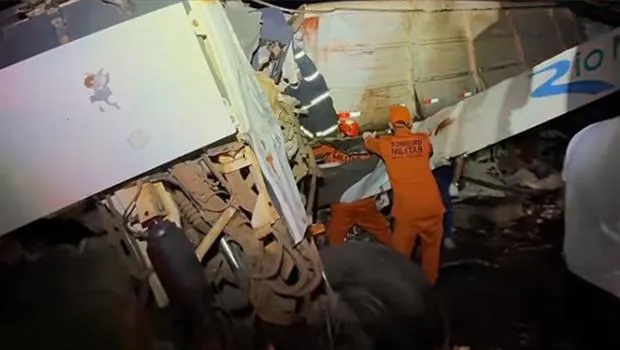 Brezilya'da Korkunç Kaza: 11 Ölü! Otobüs Kamyonla Çarpıştı