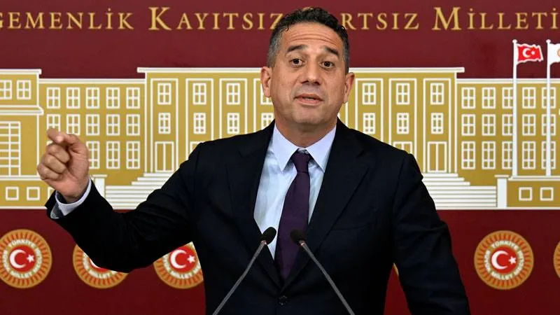 CHP'den Zafer Partisi lideri Özdağ'ın tutukluluğuna tepki: Bu ülkedeki siyasetçileri, muhalefeti esir mi aldınız?