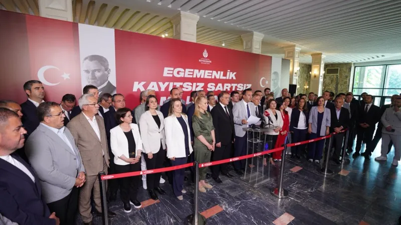 İmamoğlu'na Destek: CHP'li Başkanlar Saraçhane'de Buluştu!