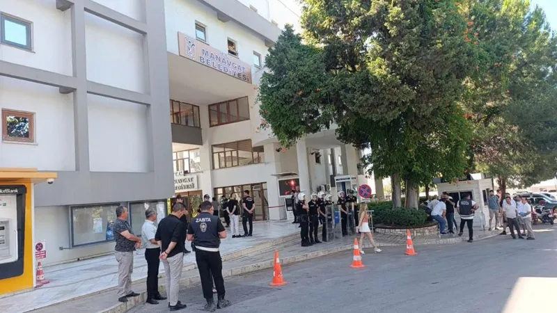 CHP'li Manavgat Belediyesi'ne operasyon: Tunç Soyer tutuklandı