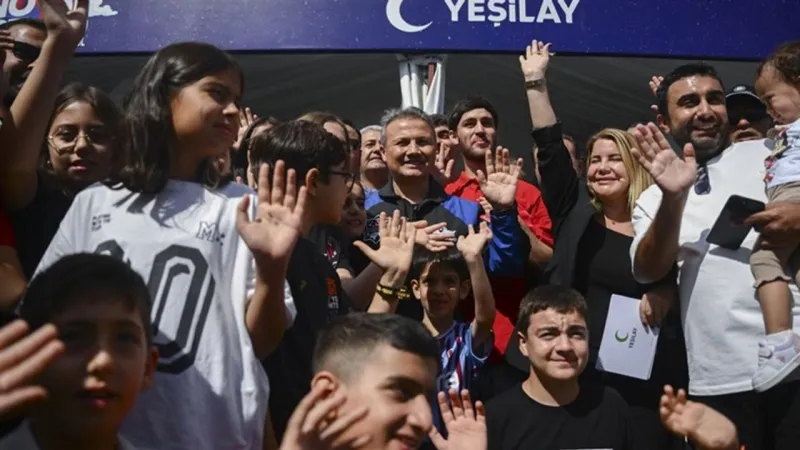 Alper Gezeravcı'dan Yeşilay'a Övgü Dolu Sözler! Bağımlılıkla Mücadelede Umut