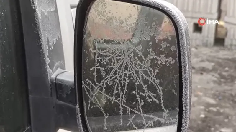 Eksi 17 dereceyi gören kent buz tuttu