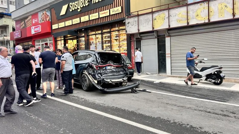 Freni Patlayan Kepçe Dehşeti! Hatay'da 4 Araç Pert!