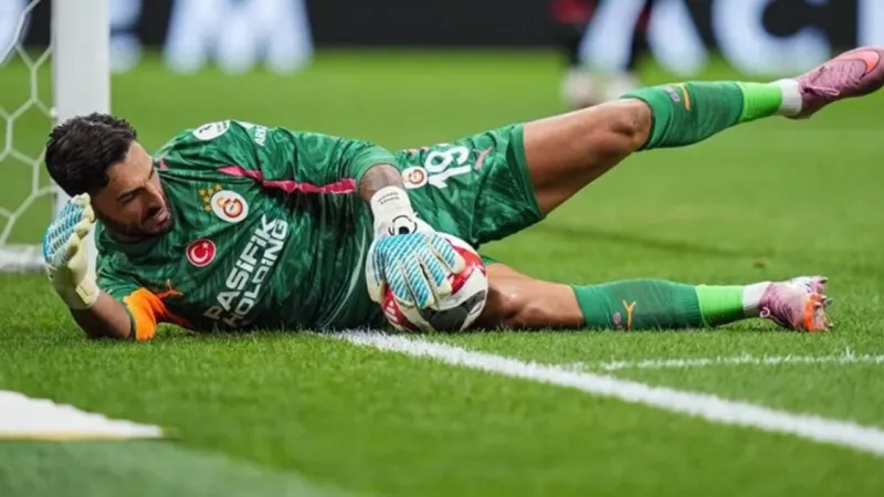 Galatasaray elindekinin kıymetini biliyor mu? Kaleci transferinde son durum ne?