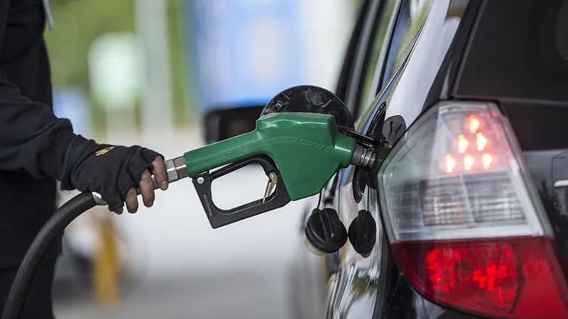 Akaryakıt Fiyatları Alarm Veriyor! Benzin ve Motorine Zam mı Geliyor?