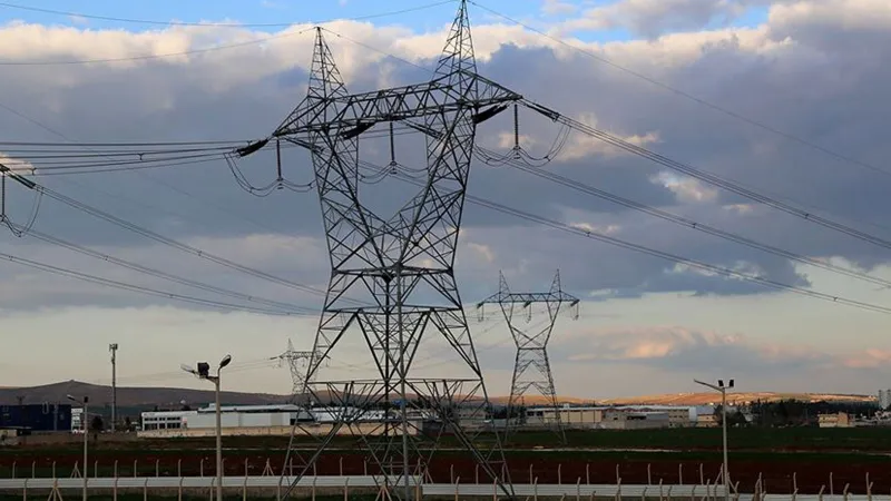 Hava sıcaklıkları yükseldi, elektrik tüketimi rekor seviyeye yükseldi