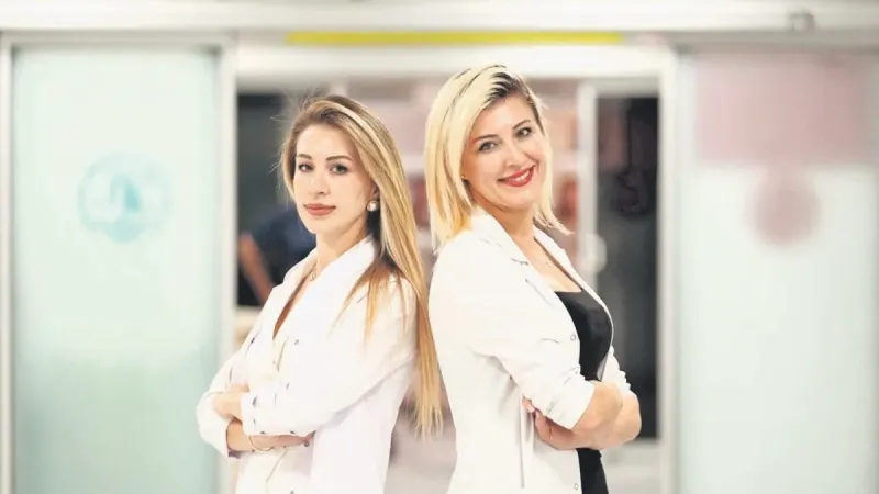 İki kardeş aynı hastanede doktorluk yapıyor