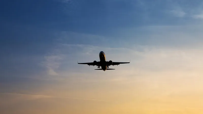 İngiltere, hava sahası açıldığında vatandaşları için Tel Aviv'den charter uçuşlar düzenleyecek