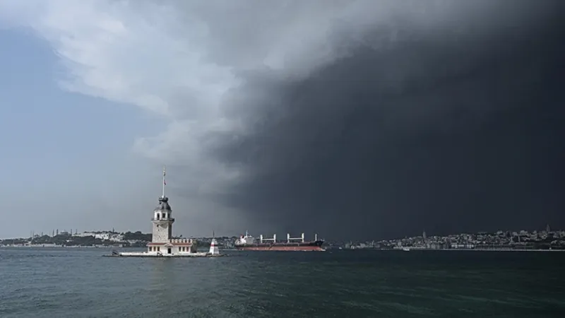 İstanbullular dikkat! Güneşli havalara ara, yağış geliyor
