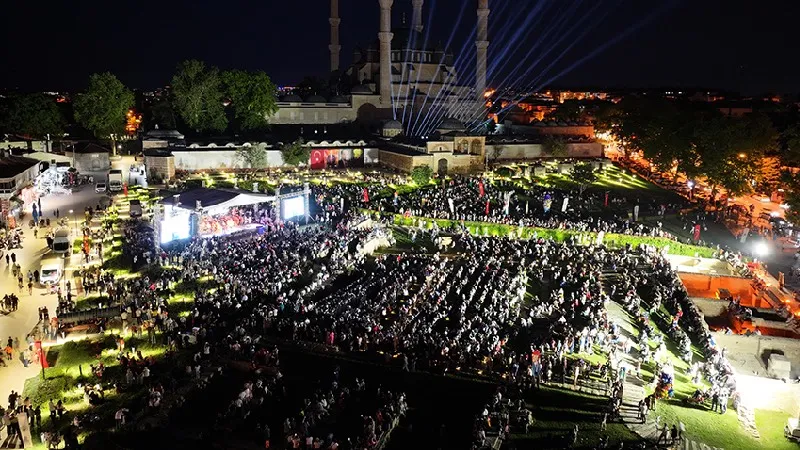 İstanbul'un fethinin 572. yıl dönümünde Fatih'te yürüyüş 
