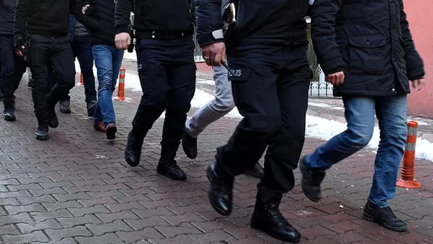 İzmir'in 6 ilçesinde 'Saraçlar' suç örgütüne operasyon: 21 gözaltı