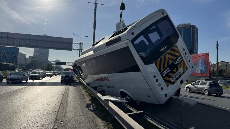 Kadıköy'de Minibüs Kazası! İşte O Anlar Kamerada!