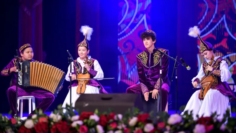 Kırgızistan'da Çocuk Şöleni: 5. Folklor Festivali Başladı!