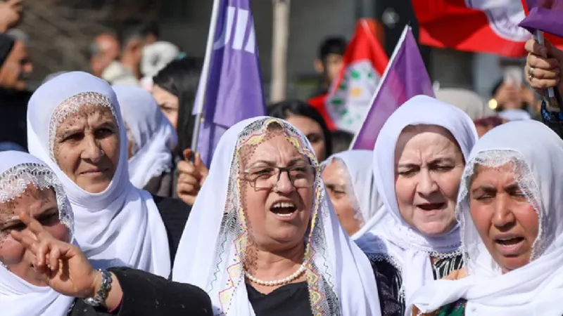 DEM'den Anneler Günü Mesajı: Barış Annelerin En Büyük Armağanı!