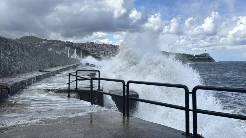 Karadeniz'de Fırtına Alarmı! Denizciler Dikkat!
