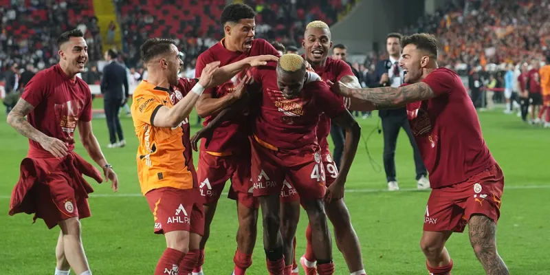 Galatasaray Şampiyonluk Maçı: İşte İlk 11'ler! Taraftar Şokta!