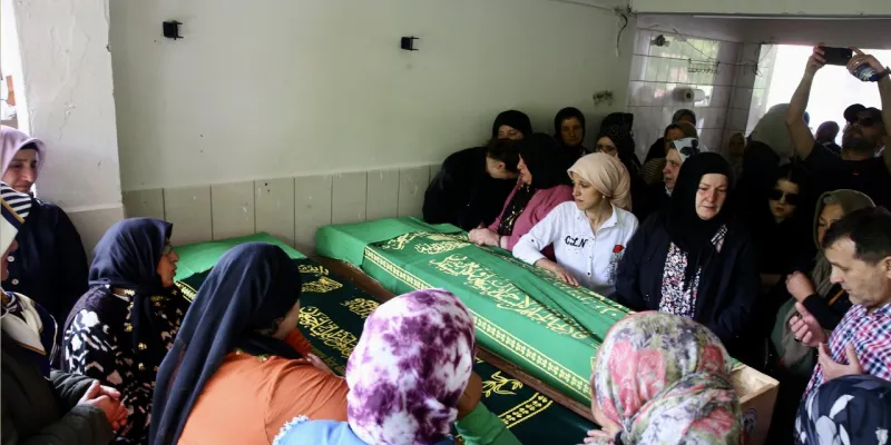 Gözyaşları Sel Oldu: Kız Kardeşlerin Hazin Veda Töreni!