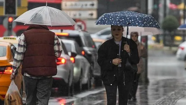 İstanbul'a Sağanak Sürprizi! 10 İl İçin Sarı Alarm Verildi!