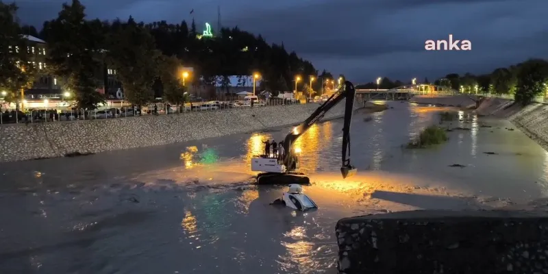 Osmaniye'de Dehşet! 7 Araç Selde Sürüklendi!