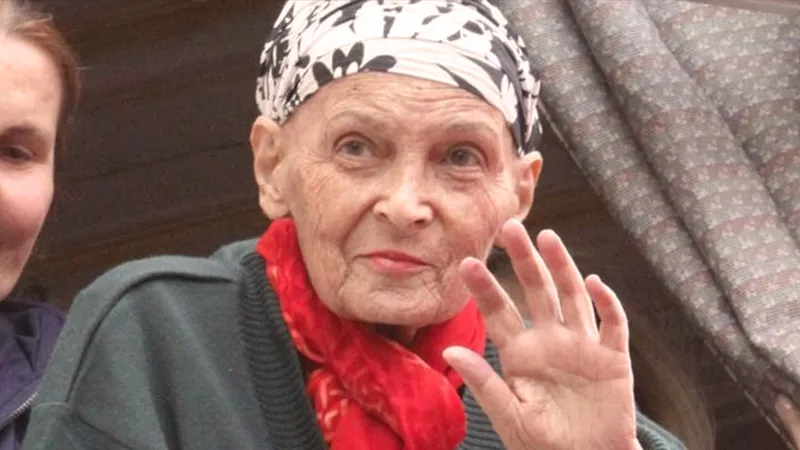 Özgür Özel'den Türkan Saylan'a Duygu Dolu Mesaj: İdealleri Yaşıyor!