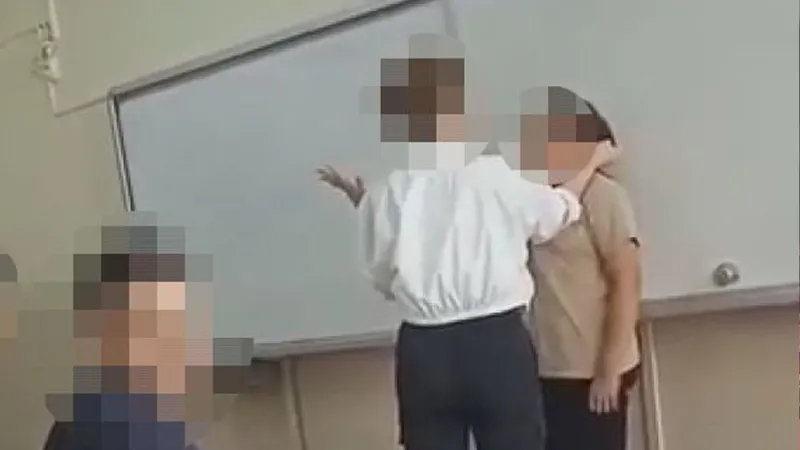 Öğretmenden kız öğrenciye sözlü ve fiziksel şiddet