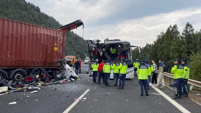 Faciadan Son Dakika: Osmaniye'de Otobüs Kazası! Ölü ve Yaralılar Var!