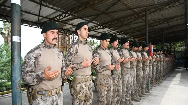 Özel Harekat polisleri dualarla Suriye’ye uğurlandı