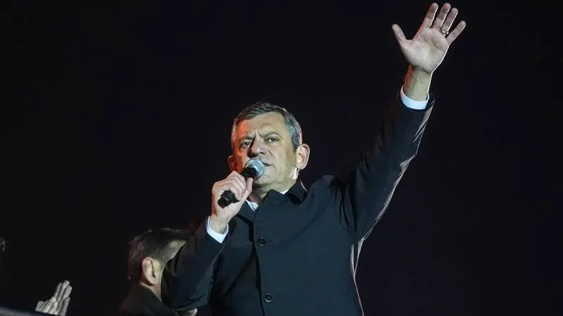 Özgür Özel'den Bomba İddia: İmamoğlu Aday Olursa Türkiye Kırmızı Olacak!