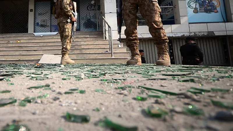 Pakistan’da askeri kampa intihar saldırısı: Çok sayıda ölü ve yaralı var