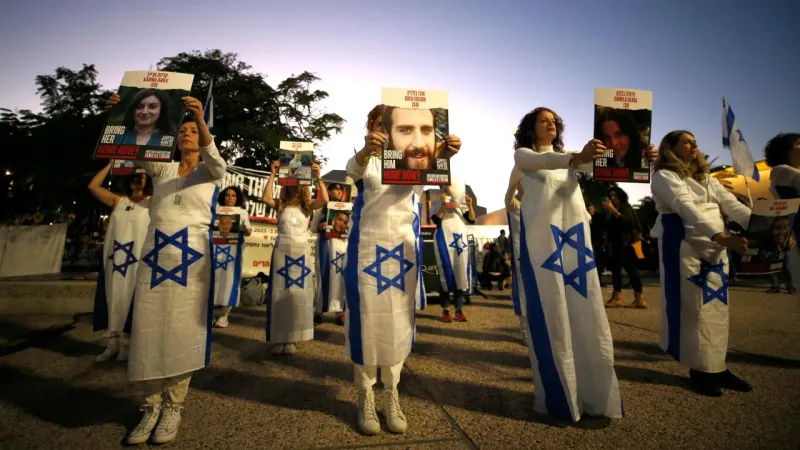 Protestocular Netanyahu'nun partisi Likud'un merkezini bastı