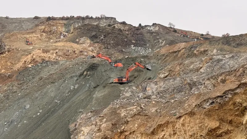 Sivas'ta maden ocağında göçük altında kalan şantiye müdürünü aramalar sürüyor