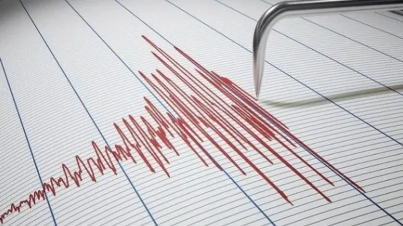 Ege'de Korkutan Deprem! Türkiye Sallandı, İşte İlk Detaylar