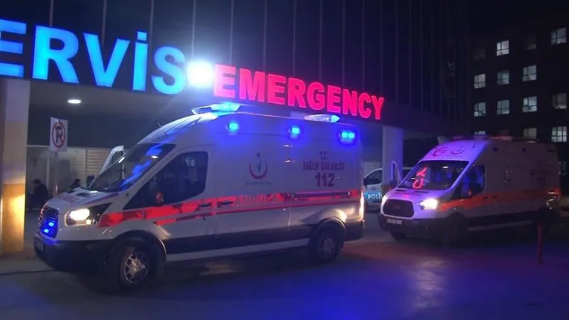Antalya'da Zehir Alarmı! İlaç İçen Kadın ve Sağlıkçılar Hastanede