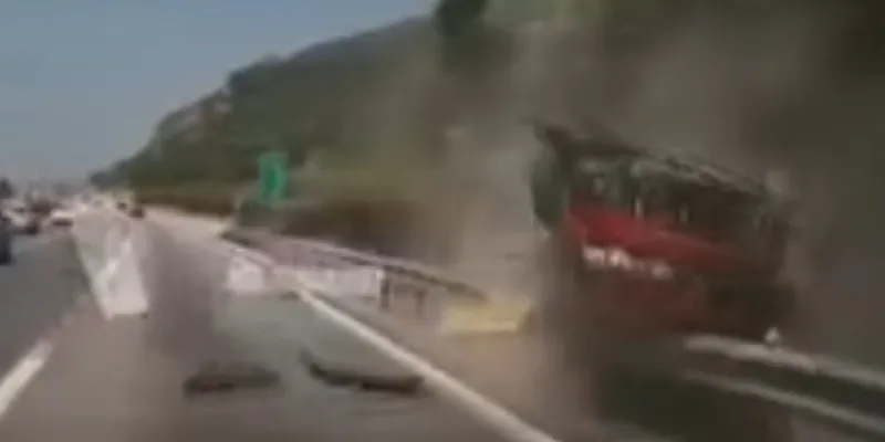TEM’de dehşet anı kamerada: 2’si çocuk 7 yaralı