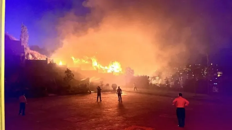 Tosya'da Korkunç Yangın! 3 Ev Kül Oldu, Geride Ne Kaldı?