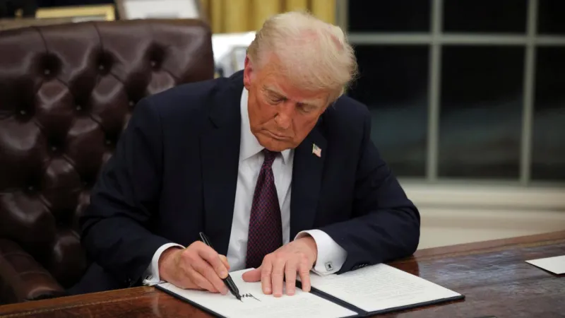 Trump'tan Şok Karar: 12 Ülkeye Seyahat Yasağı! Neler Oluyor?