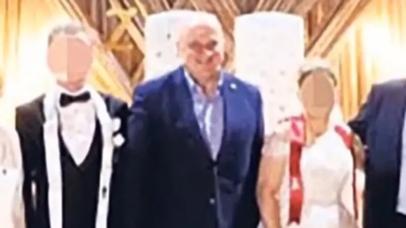 Yedi yıllık ilişki bitince sindiremedi! Aracı çizdi tehdit notları yapıştırdı... Öfkeli kadın yeni evlenen çiftin kabusu oldu